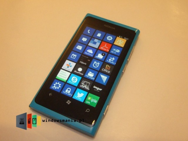 Ecran accueil bleu Windows Phone 7.8 sur Nokia Lumia 800
