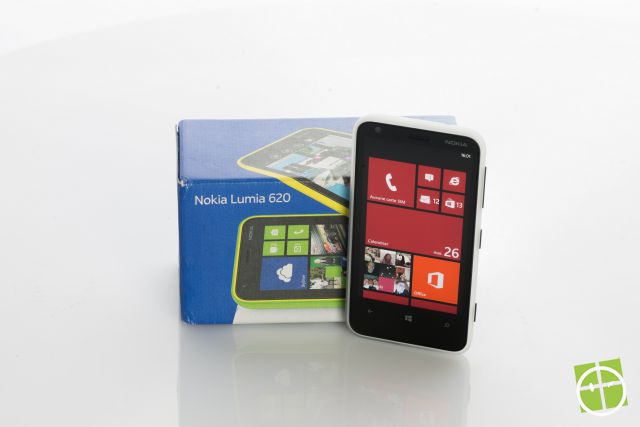Nokia-Lumia-620-5-
