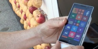Potato-charging-Lumia-930-inline