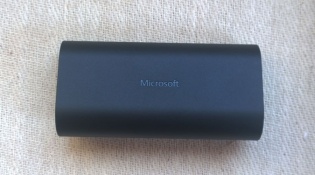 Microsoft-Portable-Dual-charger-gallery-front